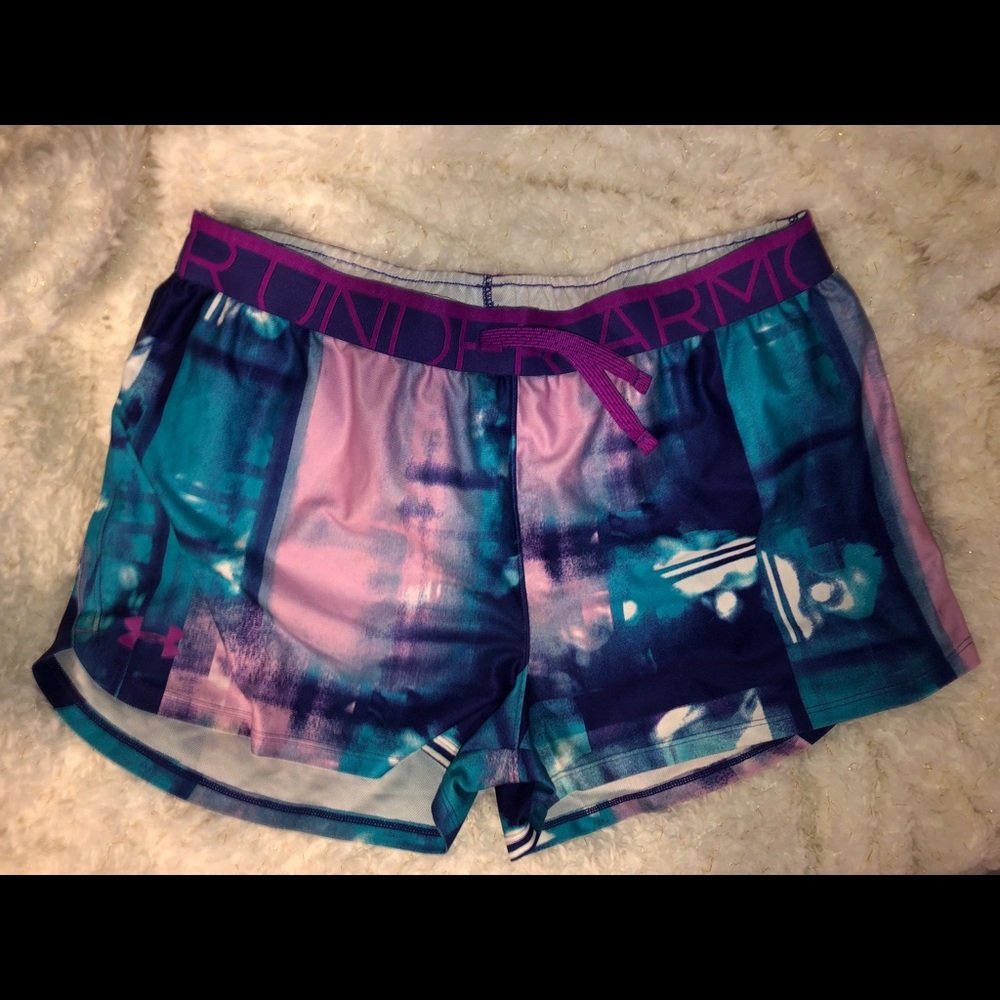 Under Armour Shorts yxl but FIT LIKE ADULT SMALL